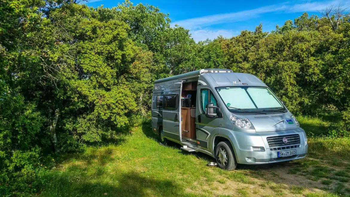 Quels sont les avantages du camping-car pour les vacances ?