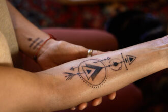 Tatouage personnalisé : comment créer un projet unique avec son tatoueur ?